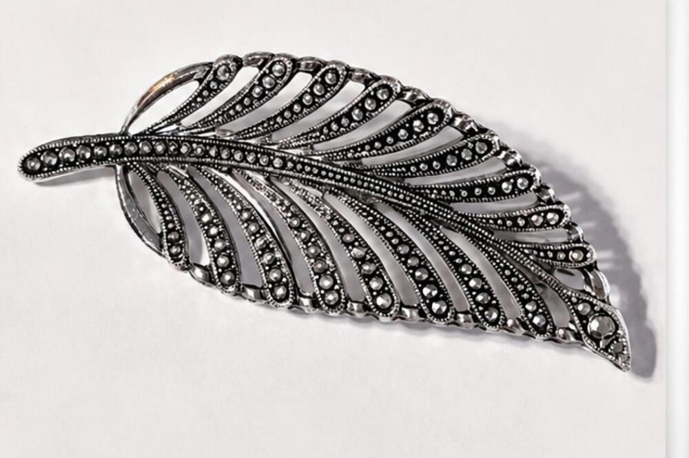 Vintage Faux Marcasite Leaf Brooch Pin 2 1/8” Antiqued Silver-tone Floral sf26